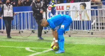 雷克瑟姆队长：在主场竟然有卡迪夫球迷挑衅我，我把他拳击了