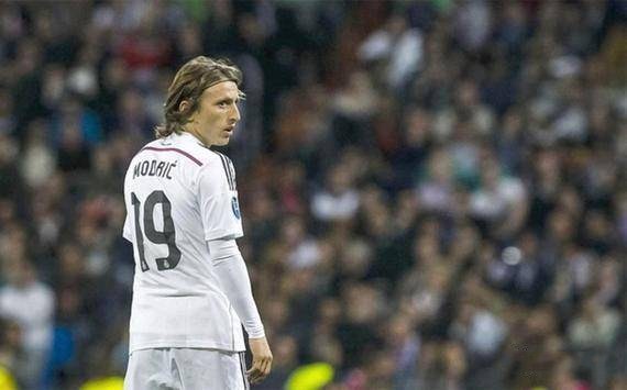 陷入窘境！曾凡博赛后独自离场，一分钟没上被裁也要跟队回美国