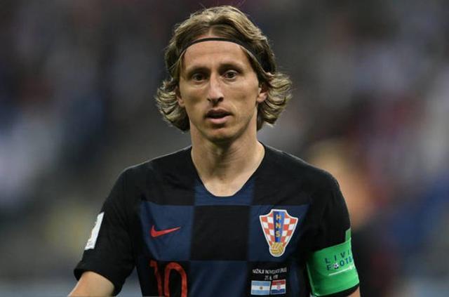 詹姆斯篮下强打稳定胜局